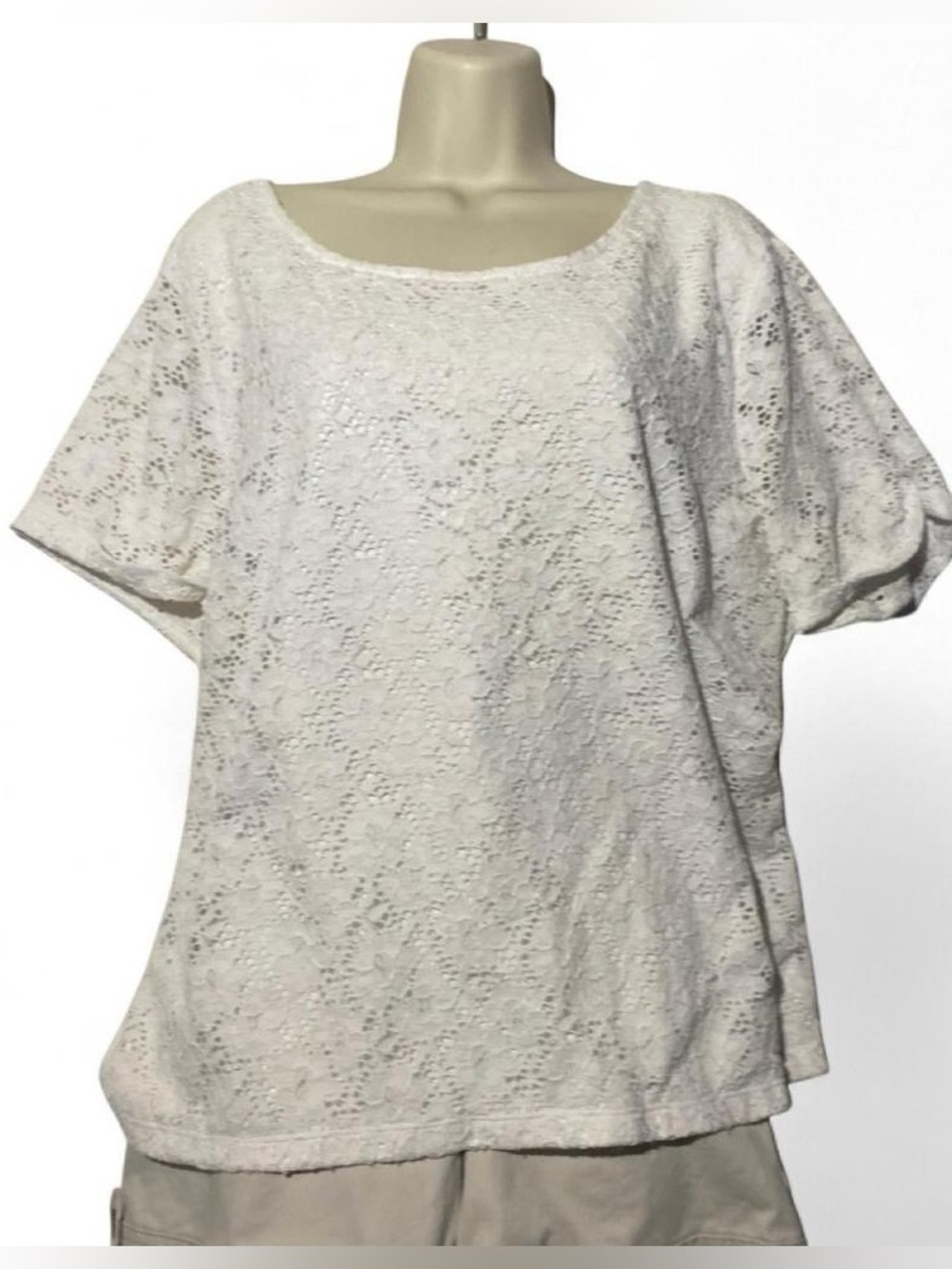 Ellen Tracy White Lace Short Sleeve Scoop Neck Top